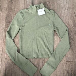 AMERICAN OUTFITTERS RIBBED SOFT MOCK NECK SHIRT, BRAND NEW TAGS ATTACHED XS